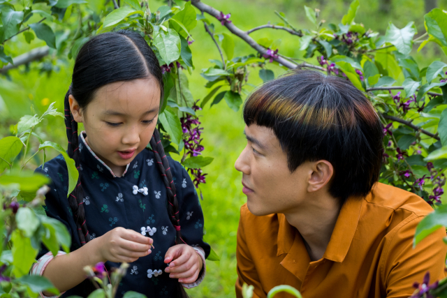 ‘애프터 양’에서 양은 중국계 딸에게 접붙이기의 원리를 이용해 다양한 정체성의 공존을 설명한다. 사진 제공=왓챠·영화특별시SMC