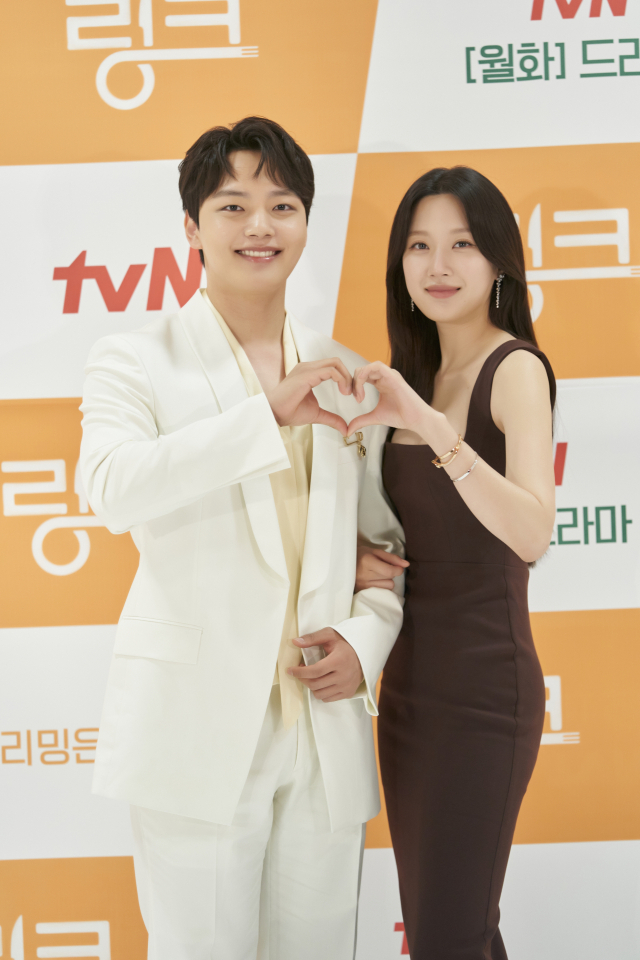 '링크' 여진구(좌), 문가영 / 사진=tvN 제공
