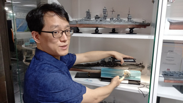 '日 군함 침몰 재현… '전쟁은 파멸' 경고 새겼죠'