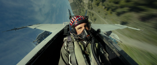 영화 ‘탑건: 매버릭’의 한 장면. 톰 크루즈는 영화 속 전투기 조종 장면을 CG 없이 직접 소화했다. 사진 제공=롯데엔터테인먼트