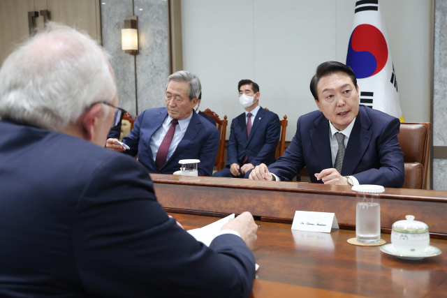 윤석열 대통령이 3일 오전 서울 용산 대통령실 청사에서 열린 미국 학계 및 전·현직 주요 인사 접견에서 발언하고 있다./연합뉴스