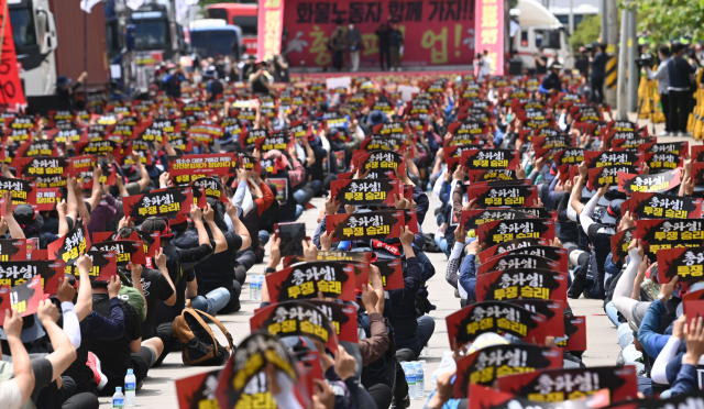 항만 물량 쌓이고 철강 출하 못해…전국 건설현장도 올스톱 위기