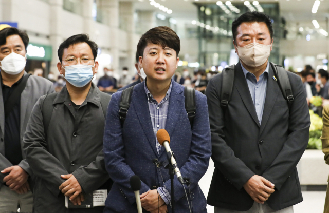 정진석 '소이부답' 사진에…이준석 '그걸 글로 하나'