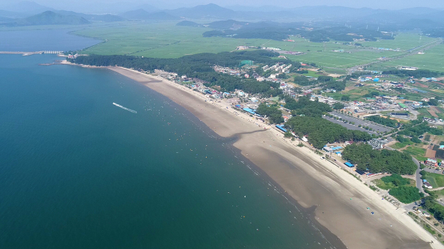 충남 서천군의 대표 해수욕장, 춘장대해수욕장. 사진제공=서천군