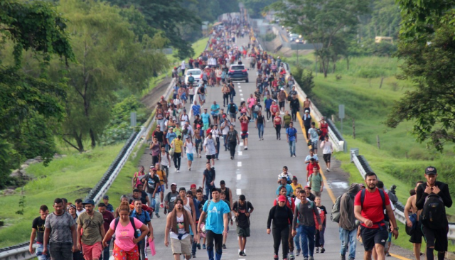 美 향해 걷던 이민자 수천명 멕시코서 해산 왜?