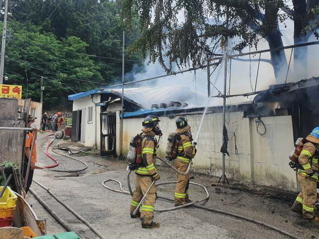 서울 노원구 상계동 고물상 화재…소방차 34대 투입