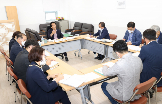 강진원 전남 강진군수 당선인이 인수위원회를 구성하지 않고 업무보고를 받고 있다. /사진제공=강진원 당선인