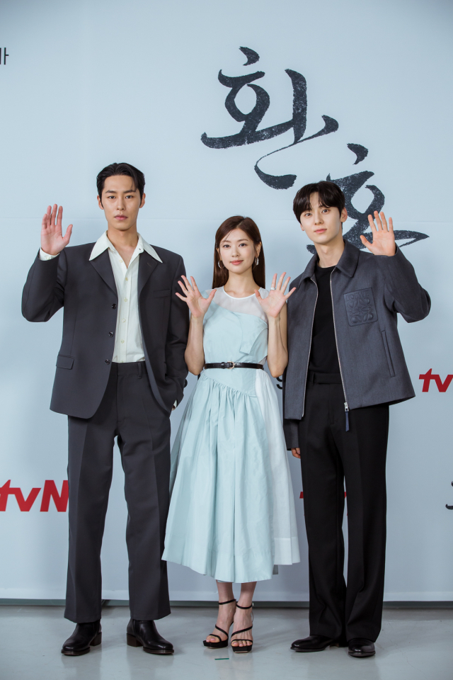 '환혼' 이재욱(좌측부터), 정소민, 황민현 / 사진=tvN 제공