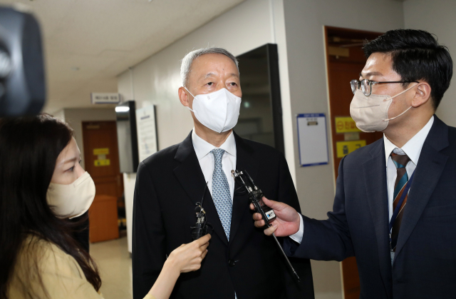 ‘산업부 블랙리스트’ 의혹 백운규 前 장관 구속될까…오늘 영장심사