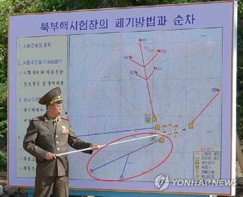 2018년 5월 24일 북한이 외신을 초청해 갱도를 폭파할 당시 공개한 갱도 지도./연합뉴스