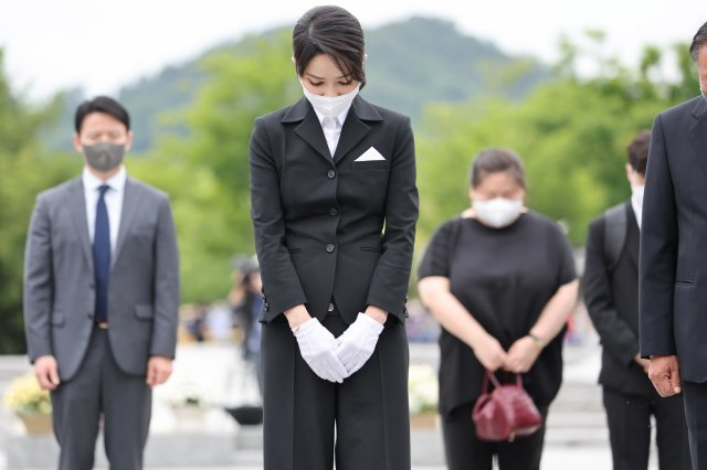 김건희, 권양숙 예방에 최재성 '사적 활동? 안 가니만 못해'