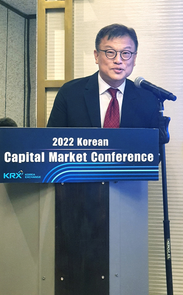 15일(현지시간)컨퍼런스에 앞서 김학균 한국거래소 코스닥시장위원장이 인사말을 하고있다. 사진=한국거래소