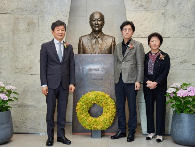 포니정재단이 제16회 '포니정 혁신상' 수상자로 '오징어게임'의 각본가이자 연출자인 황동혁 감독을 선정했다. /포니정재단