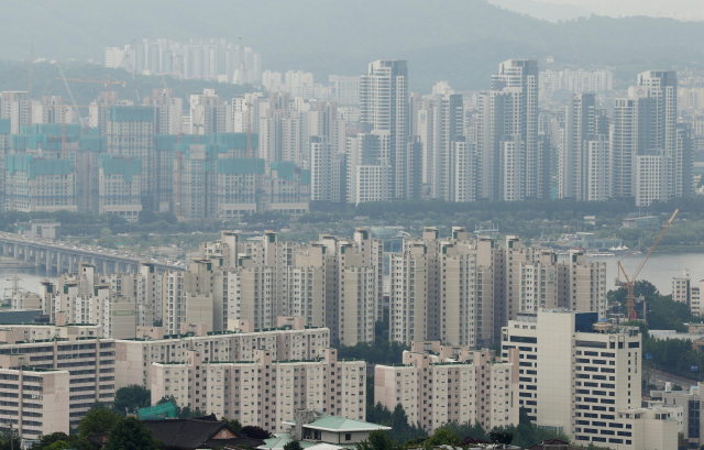 지난 16일 서울 남산에서 촬영한 아파트 단지 전경. 연합뉴스