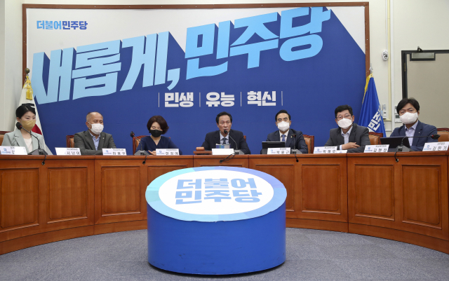더불어민주당 비상대책위원장이 15일 서울 여의도 국회에서 비상대책위원회 회의를 가지고 있다./성형주 기자