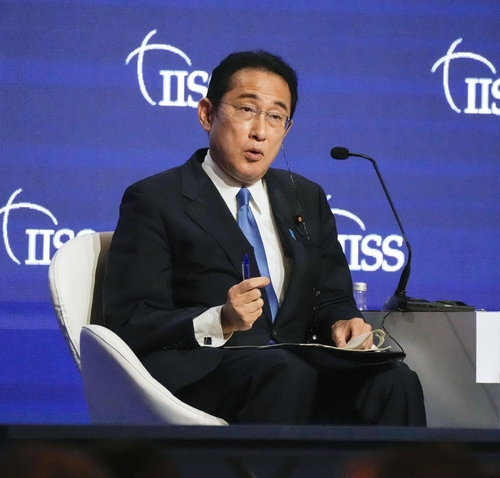 기시다 후미오 일본 총리가 이달 10일(현지시간) 싱가포르에서 열린 아시아안보회의(샹그릴라대화)에서 기조연설을 마친 후 질문에 답하고 있다. 교도연합뉴스