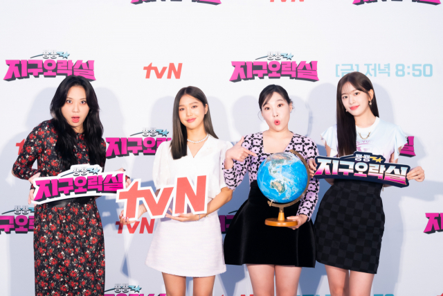 ‘뿅뿅 지구오락실’ 이영지(좌측부터), 미미, 이은지, 안유진/사진=tvN 제공