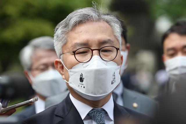 더불어민주당 윤리심판원으로부터 ‘성희롱 발언'으로 당원자격정지 6개월 중징계를 받은 최강욱 의원. / 연합뉴스