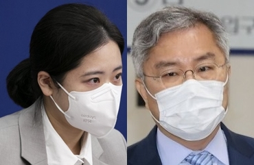 박지현 전 비대위원장과 최강욱 의원/연합뉴스