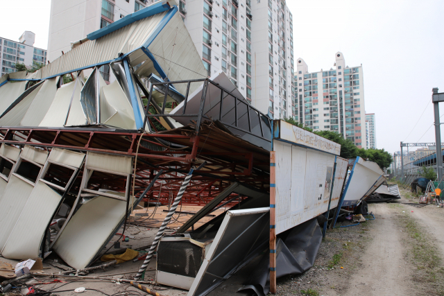 22일 오후 3시15분께 서울 도봉구 창동 민자역사 공사장 내 가건물이 붕괴되는 사고가 발생해 3명이 중경상을 입고 병원에 이송됐다. 사진제공=도봉소방서