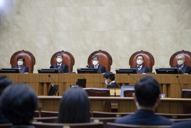 23일 서울 서초구 대법원 대법정에서 전원합의체 선고가 진행되고 있다. 사진제공=대법원