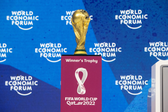 2022 카타르월드컵 우승자 트로피의 모습. 로이터 연합뉴스
