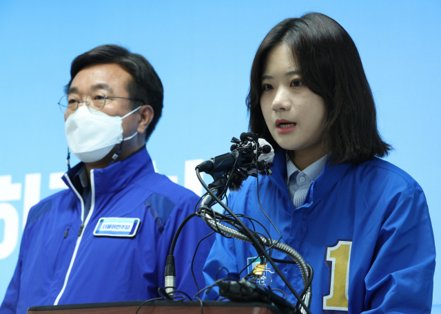 박지현(오른쪽) 전 더불어민주당 공동비상대책위원장/연합뉴스