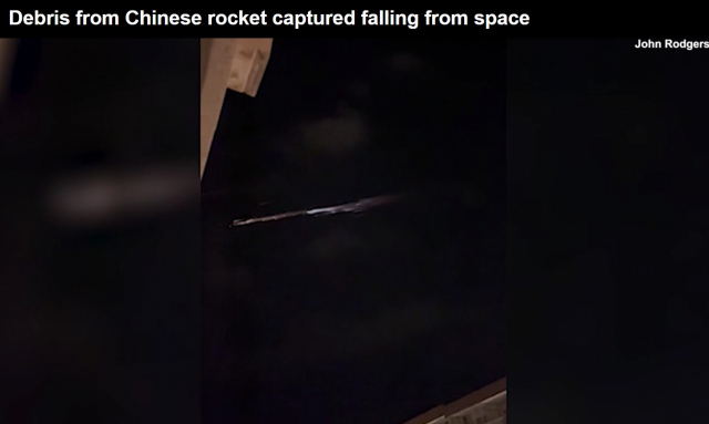 중국의 창정 2F 로켓 잔해가 하늘에서 떨어지고 있다. 데일리메일 캡처