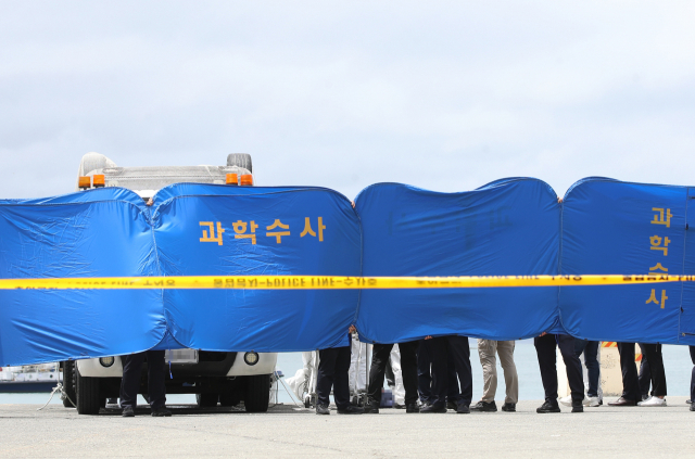 [완도 가족 사망] 경찰 '인양 시신 부패 심하지만, 신원 확인 가능'