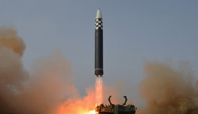 북한이 지난 3월24일 김정은 국무위원장의 지도 아래 신형 대륙간탄도미사일(ICBM) '화성-17형' 시험발사를 단행했다. 연합뉴스