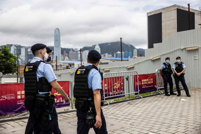 만찬 취소·KN95 마스크 쓴 시진핑…'코로나 걸릴라' 몸사린 홍콩 방문
