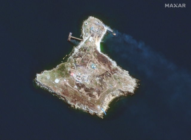 흑해 최대 요충지인 즈미니섬(뱀섬)을 위성으로 촬영한 모습. AP연합뉴스