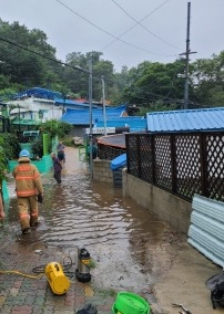 침수 차량 고립에 도로 침수…인천 호우 피해 잇따라