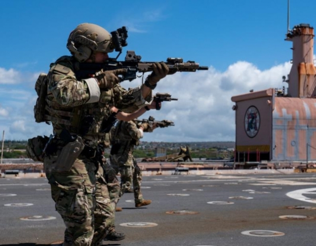미국 특수부대의 한 장병이 VBSS 훈련에 참여하고 있다./사진=미국 인도태평양사령부 홈페이지 캡처