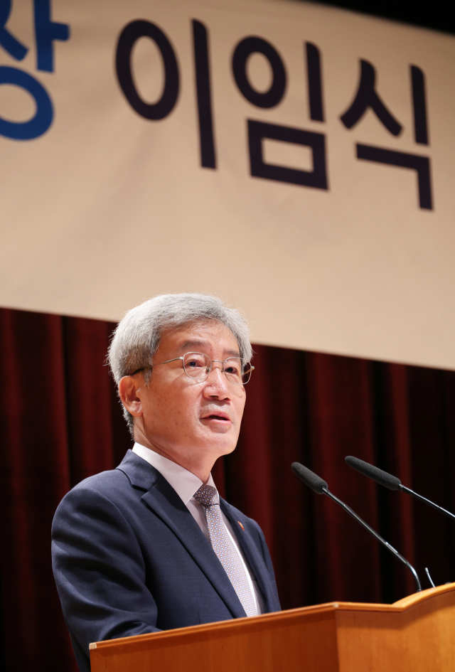 고승범 금융위원장이 5일 정부서울청사에서 열린 이임식에서 이임사를 하고 있다. 연합뉴스