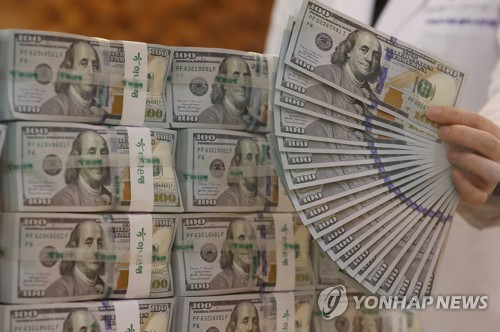 '외환거래 사전 신고 폐지…증권사 환전 규제도 완화'