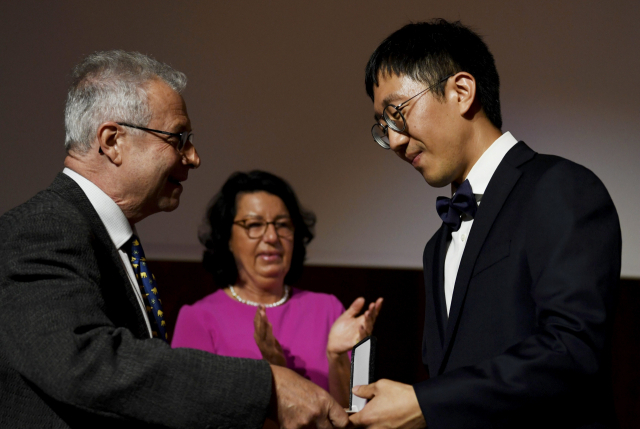 [사진] 한국계 허준이 교수 '수학 노벨상' 필즈상 품었다