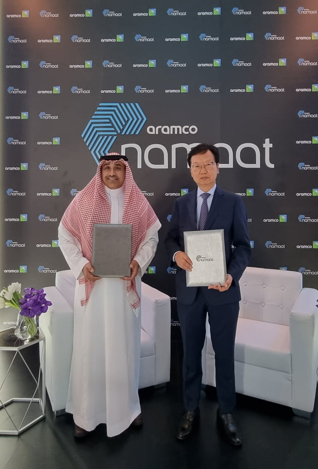 최성안(오른쪽) 삼성엔지니어링 대표와 라시드 알 루샤이드 ARPIC 회장이 지난 5일(현지시간) 투자 파트너사 협약을 맺고 있다.