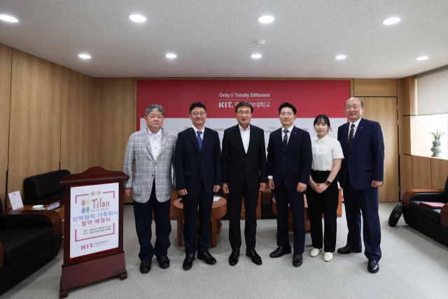 경남정보대학교와 클라우드 가상화 통합솔루션 기업인 틸론이 협약을 맺고 현장실습과 취업 등을 위해 협력하기로 했다./사진제공=경남정보대