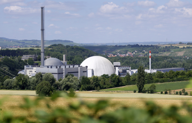 독일 남부 슈투트가르트 인근 네카르베스트하임 원자력발전소를 지난달 23일(현지시간) 촬영한 사진. EPA연합뉴스