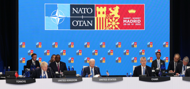북대서양조약기구(NATO·나토) 동맹국·파트너국 정상들이 지난달 29일(현지시간) 스페인 마드리드 이페마(IFEMA) 컨벤션센터에서 회의를 하고 있다./연합뉴스