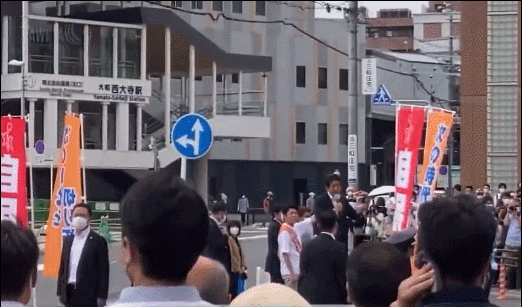 아베 신조 전 일본 총리가 유세 중인 현장에서 피습을 당했다. 트위터 캡처