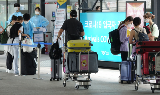 7월 11일 인천공항 코로나19 검사센터 모습. 연합뉴스