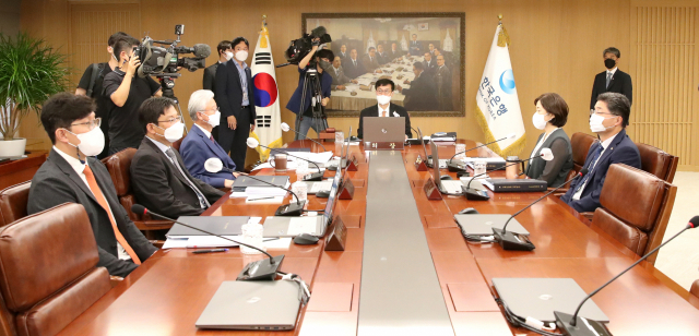 한국은행 금융통화위원회가 13일 기준금리를 결정하는 통화정책방향회의를 진행하고 있다. 사진제공=한은