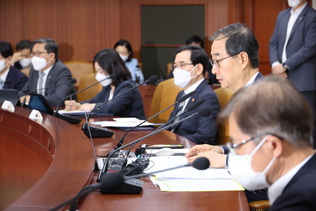 한덕수 국무총리가 14일 정부서울청사에서 열린 국정현안점검조정회의에서 발언하고 있다. 연합뉴스