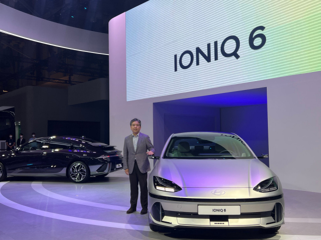장재훈 현대차 사장이 14일 부산 벡스코에서 열린 '2022 부산국제모터쇼'에서 '아이오닉 6'를 소개하고 있다. 사진 제공=현대차