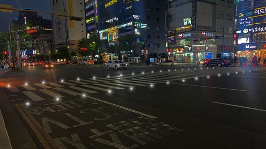 울산시 남구 롯데호텔 앞 횡단보도 LED 도로표지병. 사진제공=울산시