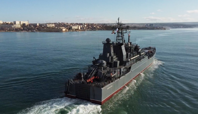 크림반도 세바스토폴항과 러시아 군함. 타스연합뉴스