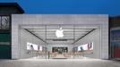 애플 매장. 애플이 내년 고용과 지출증가 속도를 늦춘다는 소식에 시장이 흔들렸다. 애플