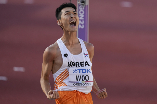 우상혁이 19일 2022 세계육상선수권 남자 높이뛰기 결선에서 2m35를 넘어 한국 육상 역사상 최고 성적인 은메달을 획득했다. AP연합뉴스